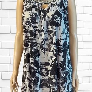 Avenue Brand Discontinued Black and White Tank Top.👄👍🏾